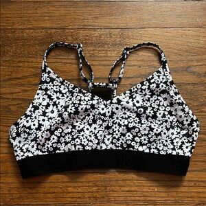 PINK Active Ultimate Lightly Lined Black and White Floral Bra
